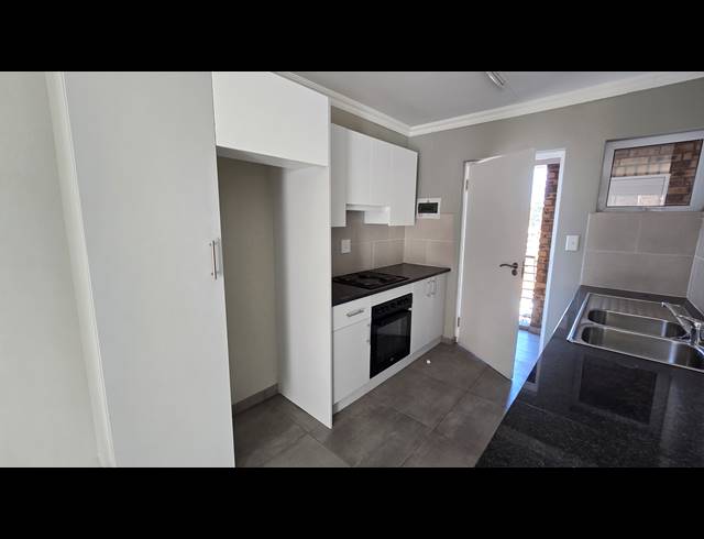 2 BEDROOM SECTIONAL TITLE FOR SALE IN NORTON SMALL FARMS